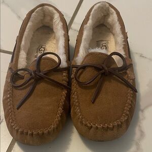 UGG Tan Suede Moccasin Slippers Size 6